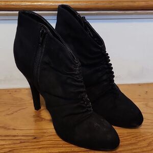 Size 7 black booties ruched scrunched heels side zipper suede spring brand preow